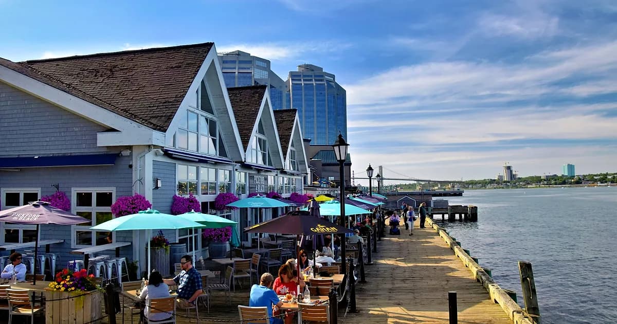 Terrasse a Halifax pour illustrer les normes du travail en Nouvelle Ecosse