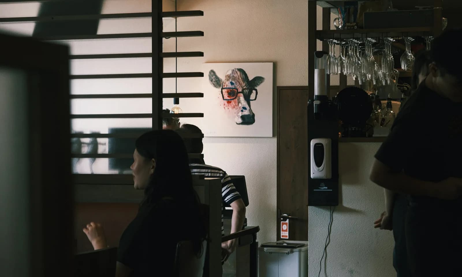 Salle de restaurant pendant le service