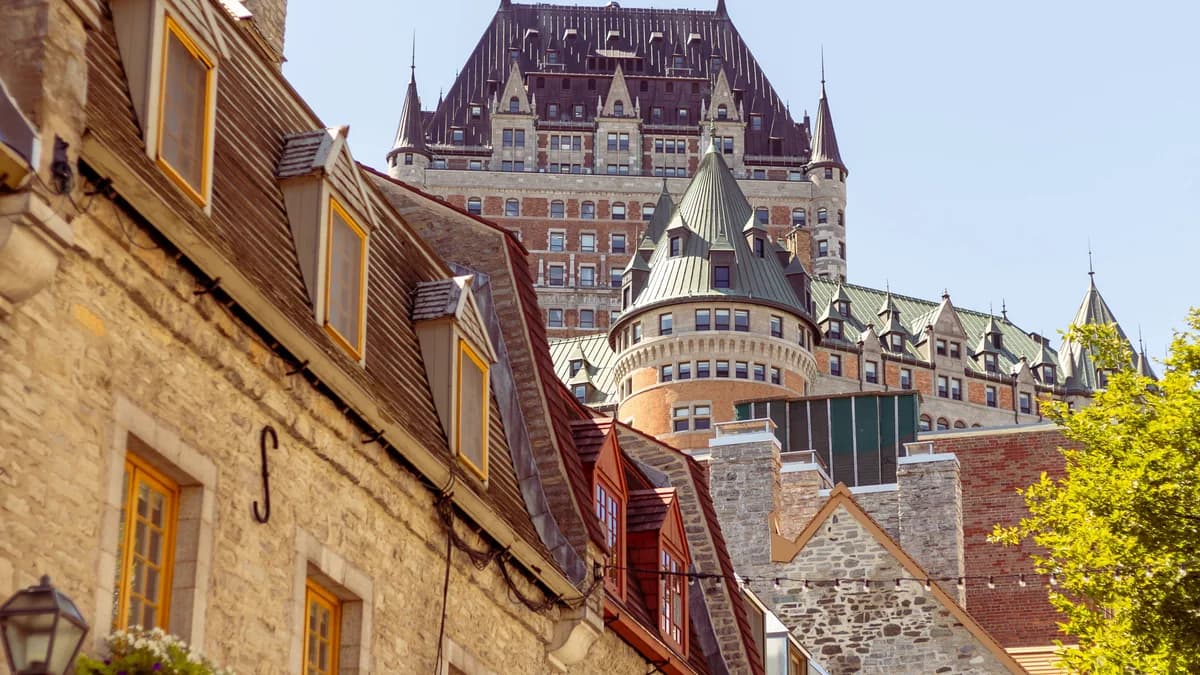 Vieux-Québec et Château Frontenac pour un plan d'horaire restaurant en août 2026