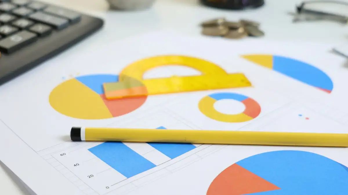 Payroll export checklist beside a weekly schedule and approved hours